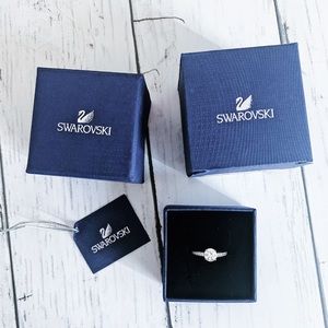 Swarovski Attract Round Ring